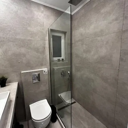 Elite With Private Parking 카발라