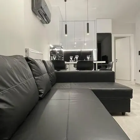 Elite With Private Parking 아파트 카발라