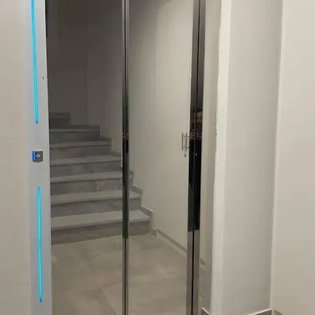 Elite With Private Parking 아파트 카발라