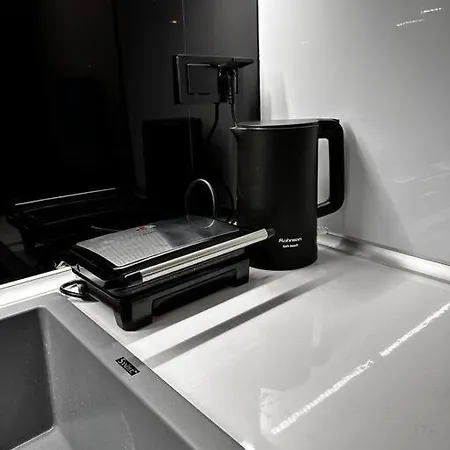 Elite With Private Parking 카발라