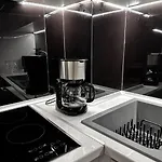 Elite With Private Parking Apartman