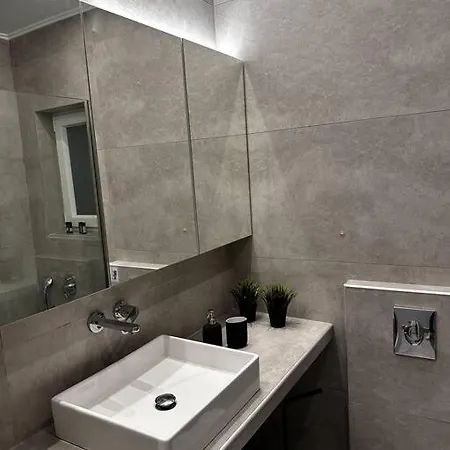 Elite With Private Parking דירה *